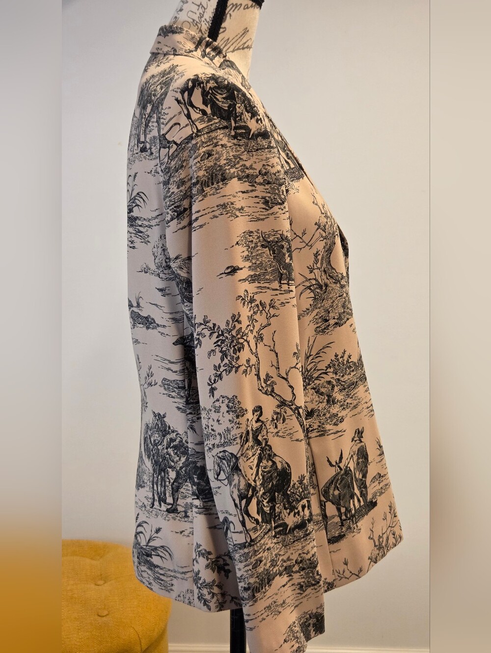 Barve Benard Printed Tan Toile Blazer Jacket - Women's Tailored Coat,Size 8 - Picture 4 of 15